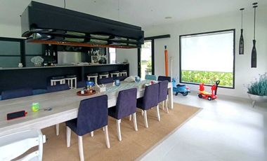 Villa View Hutan dan Sungai di Nyambu Tabanan