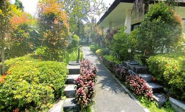 Villa View Hutan dan Sungai di Nyambu Tabanan