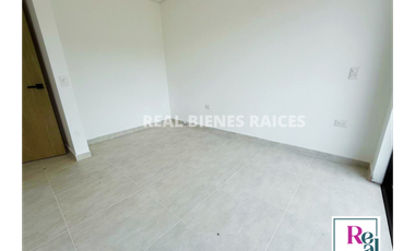 Se vende hermosa casa unifamiliar medianera en unidad abierta