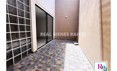 Se vende hermosa casa unifamiliar medianera en unidad abierta