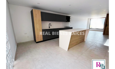 Se vende hermosa casa unifamiliar medianera en unidad abierta