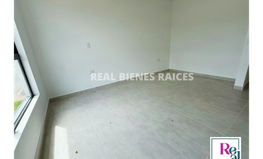 Se vende hermosa casa unifamiliar medianera en unidad abierta