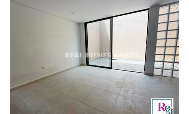 Se vende hermosa casa unifamiliar medianera en unidad abierta