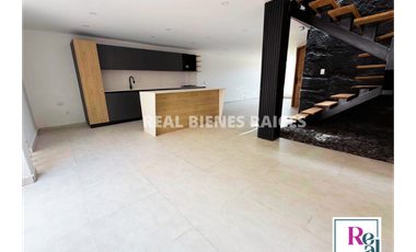 Se vende hermosa casa unifamiliar medianera en unidad abierta