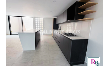 Se vende hermosa casa unifamiliar medianera en unidad abierta