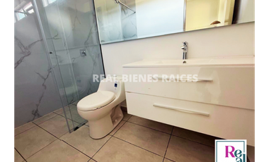 Se vende hermosa casa unifamiliar medianera en unidad abierta