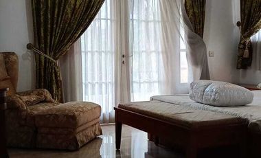 Rumah mewah 2 lantai siap huni ada kolam renang di lippo karawaci