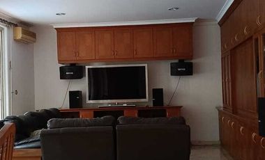 Rumah mewah 2 lantai siap huni ada kolam renang di lippo karawaci