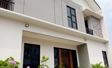Hanya 700jt aja punya Rumah Vila 2lt w/ Kolam renang di Padalarang BDG
