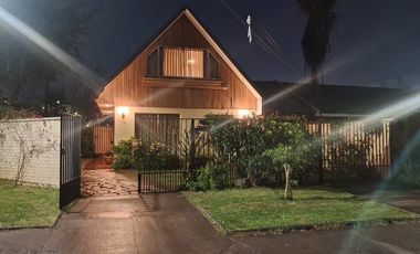 Hermosa Casa en Arriendo, excelente barrio 4D+2 B