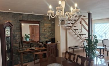 Hermosa Casa en Arriendo, excelente barrio 4D+2 B