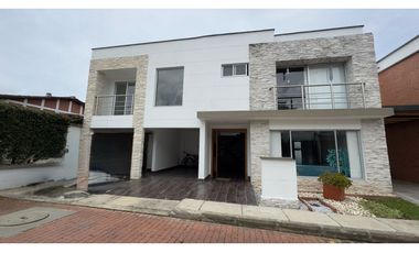 Hermosa casa más apartamento en condominio cerrado en la ceja LDC