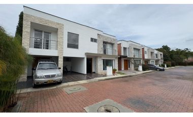 Hermosa casa más apartamento en condominio cerrado en la ceja LDC