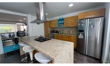 Hermosa casa más apartamento en condominio cerrado en la ceja LDC