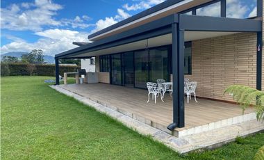 casa finca campestre la  Ceja, vía Rionegro unidad cerrada