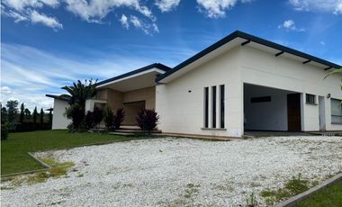 casa finca campestre la  Ceja, vía Rionegro unidad cerrada