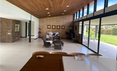 casa finca campestre la  Ceja, vía Rionegro unidad cerrada