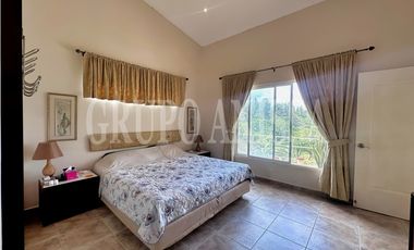 Se Vende Casa con Hermosas Vistas en Altos del Maria