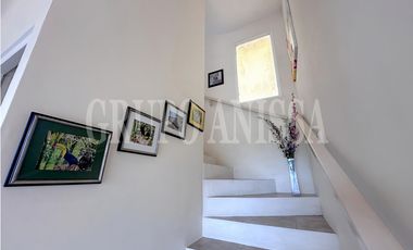 Se Vende Casa con Hermosas Vistas en Altos del Maria