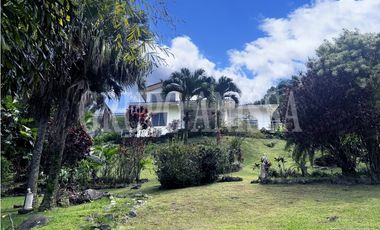 Se Vende Casa con Hermosas Vistas en Altos del Maria