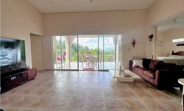 Se Vende Casa con Hermosas Vistas en Altos del Maria