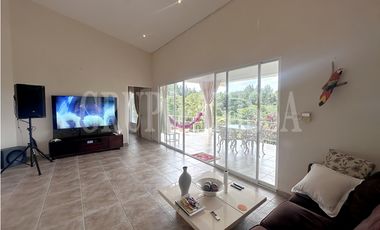 Se Vende Casa con Hermosas Vistas en Altos del Maria