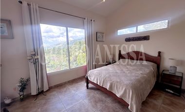 Se Vende Casa con Hermosas Vistas en Altos del Maria