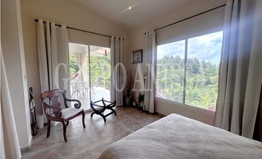 Se Vende Casa con Hermosas Vistas en Altos del Maria