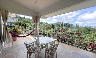 Se Vende Casa con Hermosas Vistas en Altos del Maria