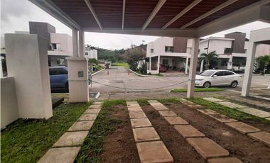 VENDO CASA EN ARRAIJAN PH LAS LAJAS