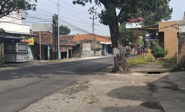 Tempat usaha pinggir jalan propinsi baki solo
