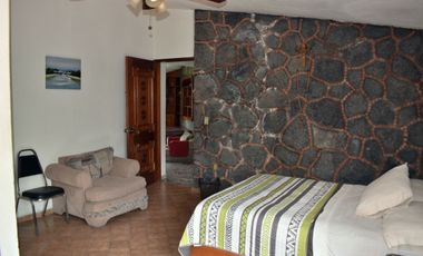 Casa ideal para negocio sobre calle con alto flujo comercial en Brisas Temixco Morelos