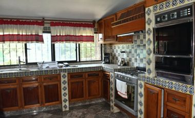 Casa ideal para negocio sobre calle con alto flujo comercial en Brisas Temixco Morelos