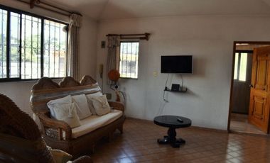 Casa ideal para negocio sobre calle con alto flujo comercial en Brisas Temixco Morelos