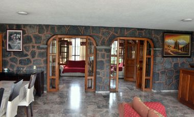 Casa ideal para negocio sobre calle con alto flujo comercial en Brisas Temixco Morelos