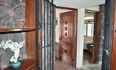 Casa ideal para negocio sobre calle con alto flujo comercial en Brisas Temixco Morelos