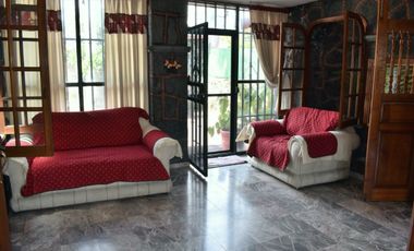 Casa ideal para negocio sobre calle con alto flujo comercial en Brisas Temixco Morelos