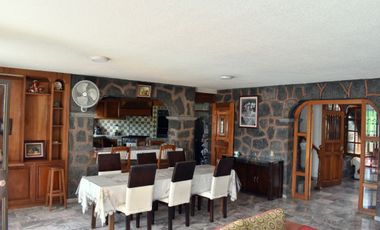 Casa ideal para negocio sobre calle con alto flujo comercial en Brisas Temixco Morelos