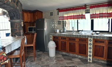 Casa ideal para negocio sobre calle con alto flujo comercial en Brisas Temixco Morelos