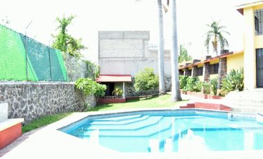 Casa ideal para negocio sobre calle con alto flujo comercial en Brisas Temixco Morelos