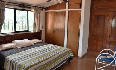 Casa ideal para negocio sobre calle con alto flujo comercial en Brisas Temixco Morelos