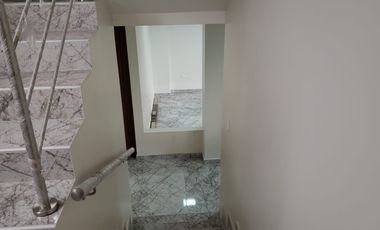 ¡TE VAS A ENAMORAR! Casa de 3 pisos en Martínez, Ambato- Espacio, Confort y plusvalía