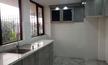 ¡TE VAS A ENAMORAR! Casa de 3 pisos en Martínez, Ambato- Espacio, Confort y plusvalía