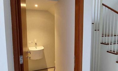 Rumah Qozy New 3+1 Kt Jl Flores Komp Megapolitan Cinere