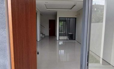 Rumah Qozy New 3+1 Kt Jl Flores Komp Megapolitan Cinere