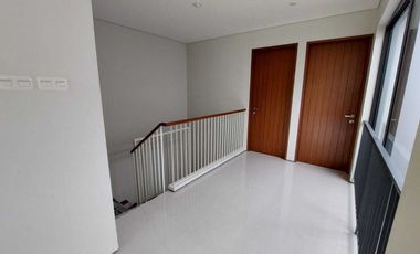 Rumah Qozy New 3+1 Kt Jl Flores Komp Megapolitan Cinere