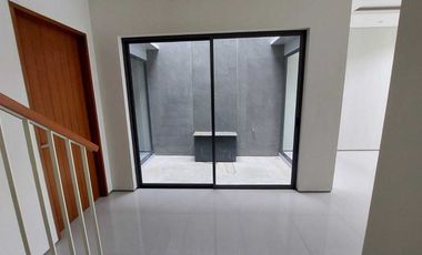 Rumah Qozy New 3+1 Kt Jl Flores Komp Megapolitan Cinere