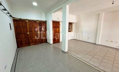 Duplex 4 ambientes con cochera y patio