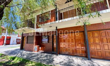 Duplex 4 ambientes con cochera y patio