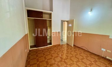 Duplex 4 ambientes con cochera y patio